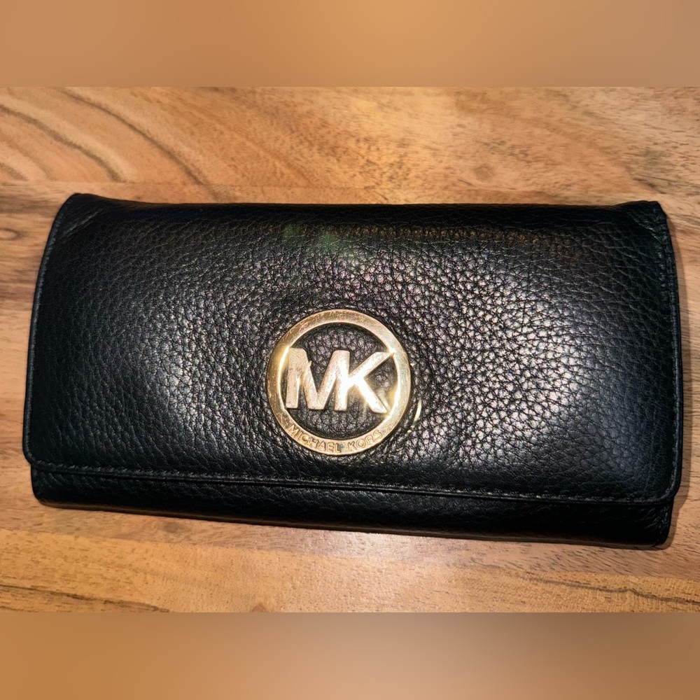 Michael Kors, Zip Around Walker